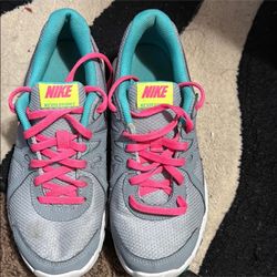 Nike Gently Used. Smoke Free Home Size 4.5Y