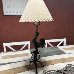 Vintage Rooster Table Lamp with Rustic Charm