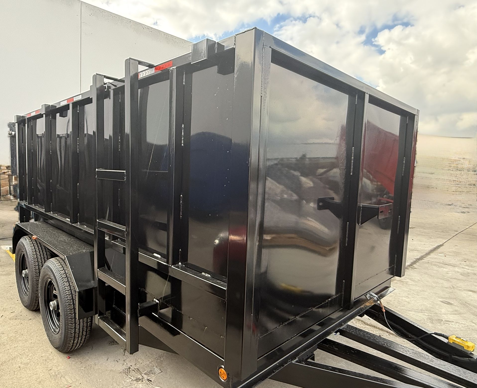 New Hydraulic Dump Trailer with Smooth Walls