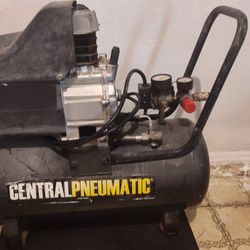 Central Pneumatic 125 PSI Air Compressor 