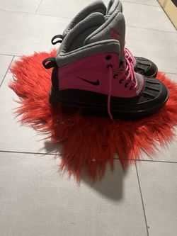 Nike ACG Water Or Snow Boots Size 6y
