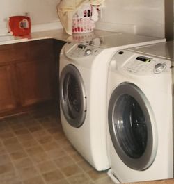 Maytag White Washer & Gad Dryer 