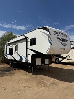 2018 Supreme 28CR Toy Hauler