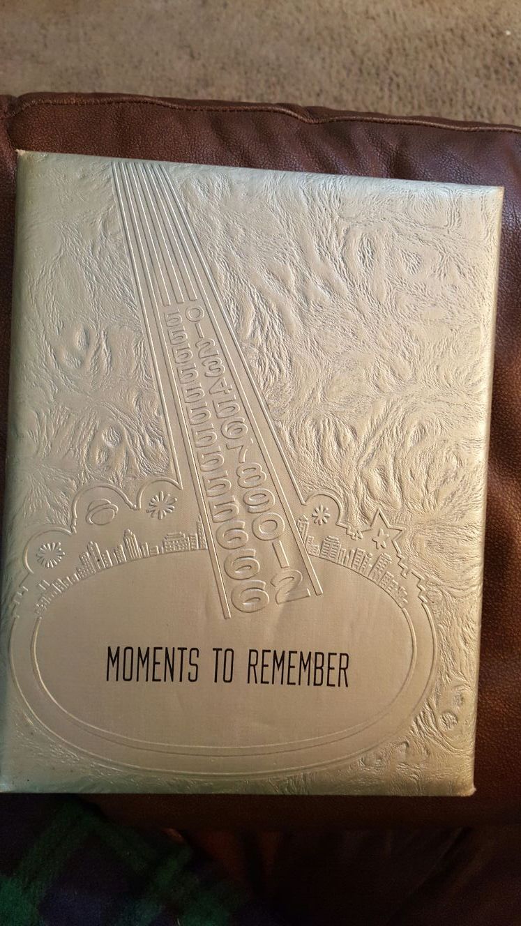 1962 Van Meter High School Year Book Van Meter, Iowa "Moments To Remember"