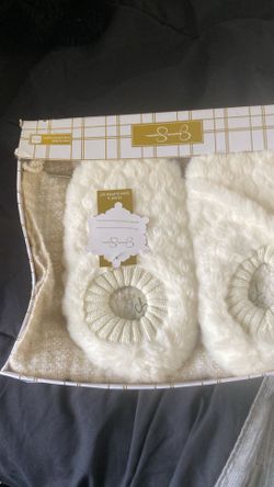 Jessica Simpson Scarf & Sofa Slipper Set