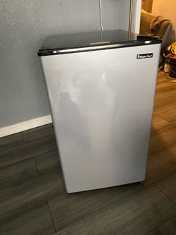 Magic chef mini fridge