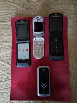 Lot of 4 Vintage Flip & Bar Cell Phones