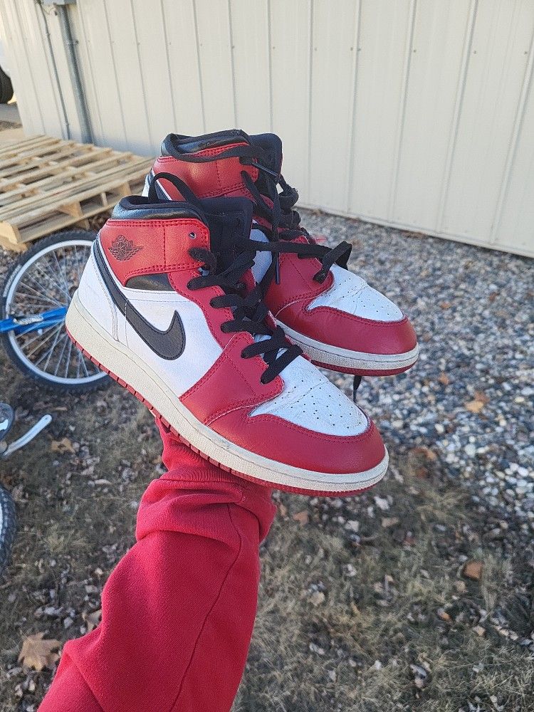 Air Jordan 1 Retro High OG Chicago 2015