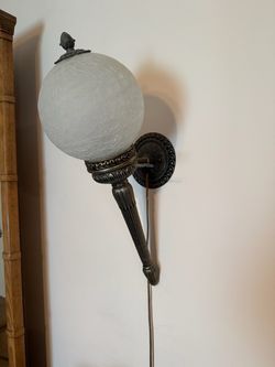 1 wall sconce