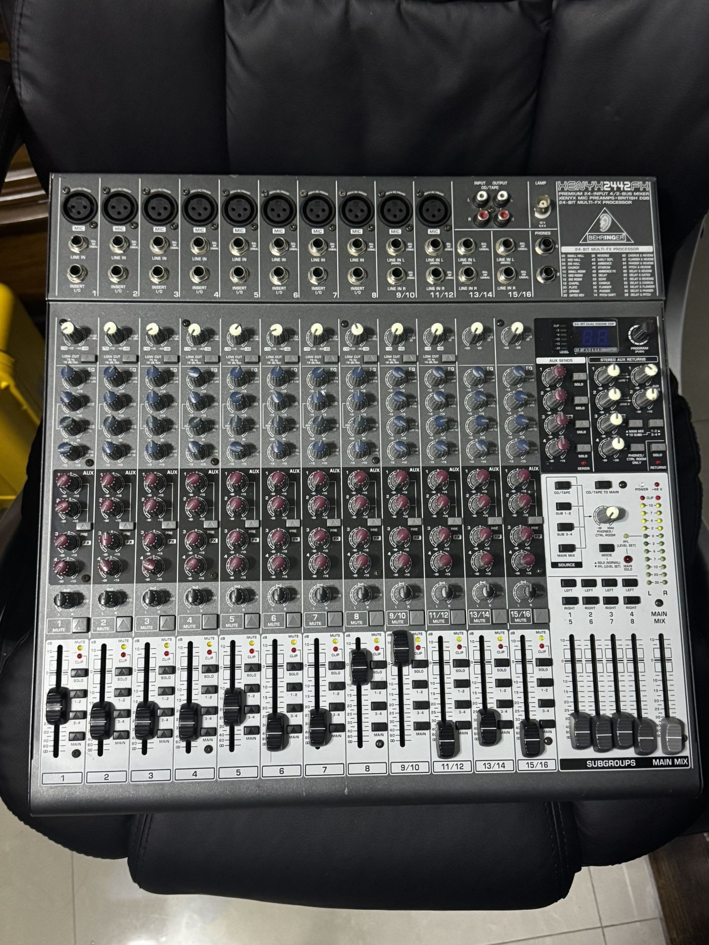 BEHRINGER XENYX2442FX