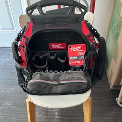 New - Milwaukee PACKOUT 15 in. Structured Tool Bag