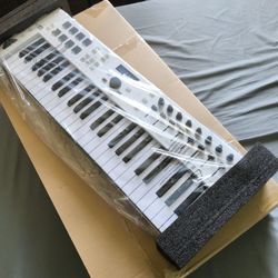 $100  Arturia Keylab 49  MIDI Keyboard 
