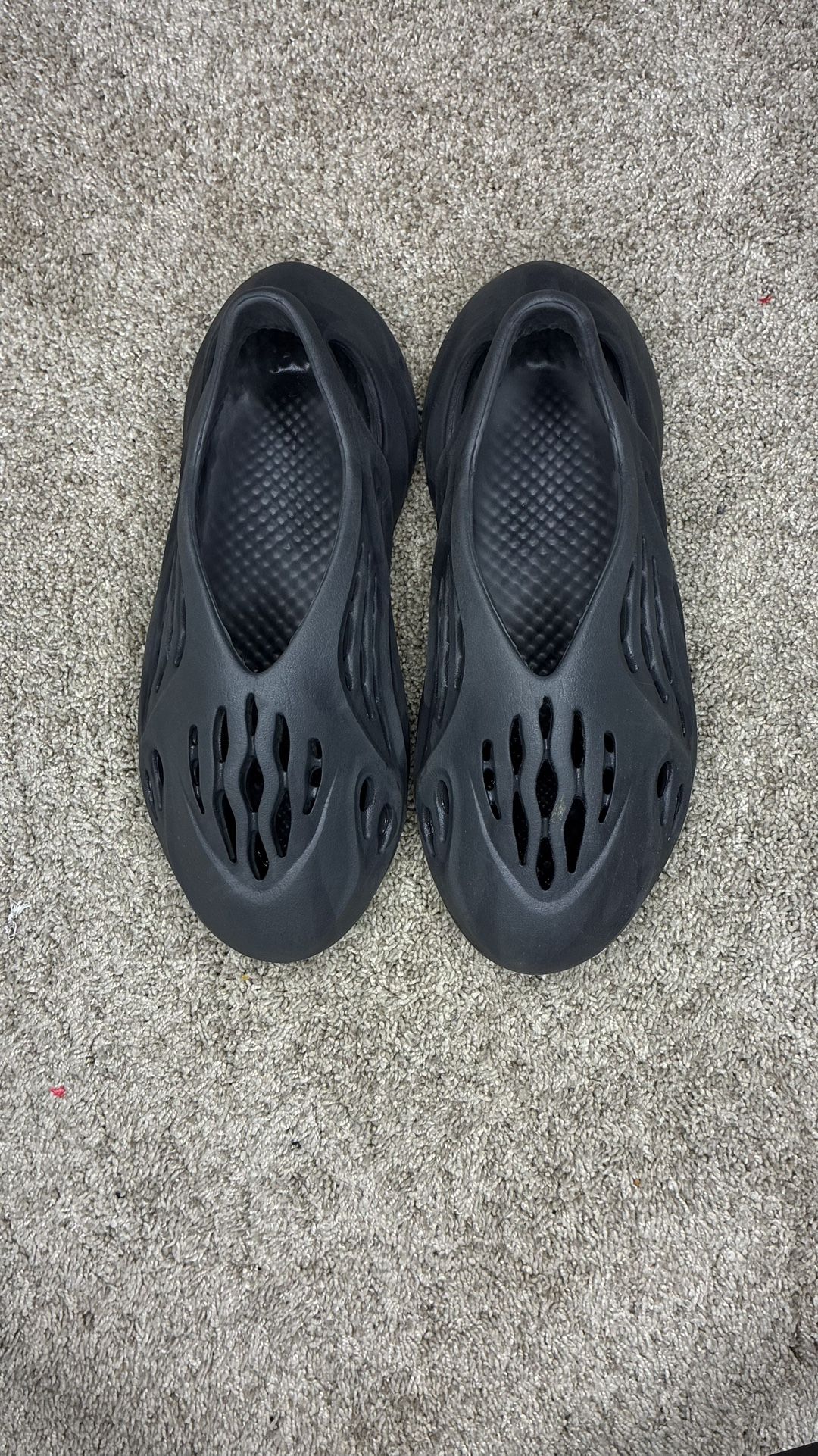 Yeezy Foam RNR  ‘onyx’ Size 10