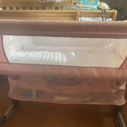 Bedside Sleeper Bedside Cribs, Baby Bassinet 3 in 1 Travel Baby Crib Baby Bed