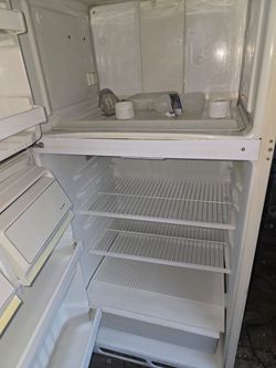 Hotpoint Fridge By General Electric Apt Size 28 by 62 High