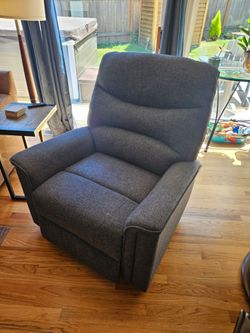 Ashley brand cloth lift recliner
