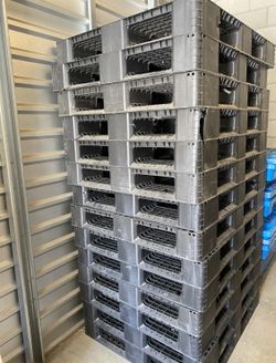 Plastic Pallets Heavy Duty 48x40 Beefy Type 13 Left