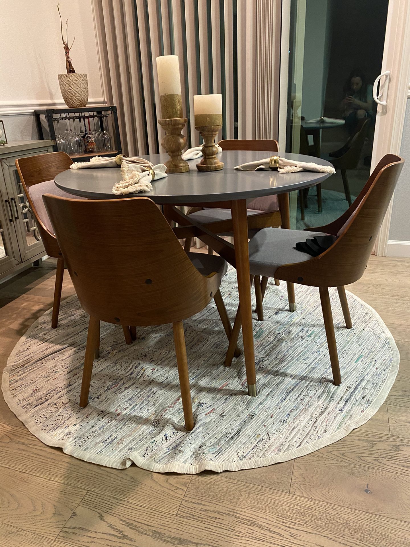 5 Piece Dining Table + Rug