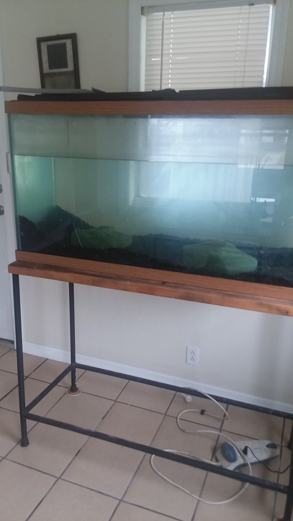 100 gal fish tank and stand for Sale in Zephyrhills, FL