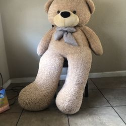 Giant Teddy Bear ( Ray Korvay Inc.)