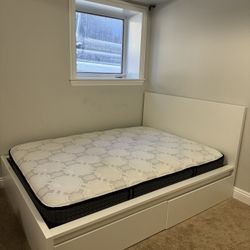 Queen Bed w/mattress 