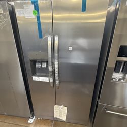 Frigidaire 36” side by side refrigerator 