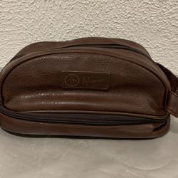 Penguin Musing Wear Brown Men’s Travel Kit Toiletry An Original Penguin  Like new , if you see it here , it is available  Local pick up or shipping av