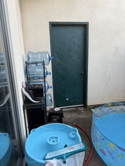 Water Dispenser And Tower To Hold Them
