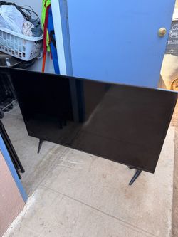 Vizio TV 50’ with led straps