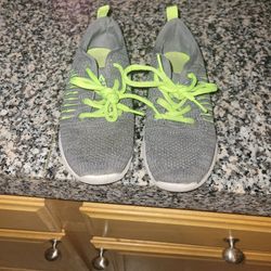La Gear Kids Size 13 Good Condition 