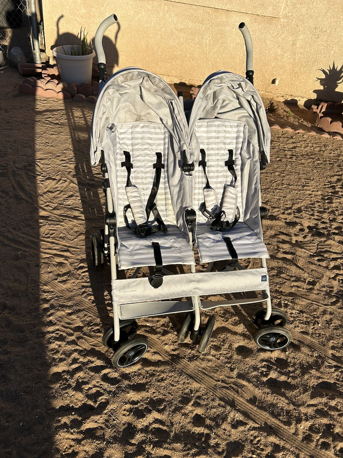 Double Stroller Needs Cleaning $20