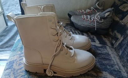 Ivory Womens 8.5 Boots Side Zip New