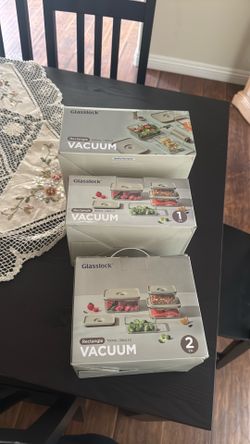 Glass lock Tupperware set of two 24oz each  new in box