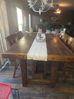 Table with 6 chairs and leaf