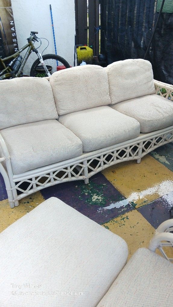 Beautiful, comfortable and strong wicker furniture set