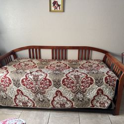 Day bed with matress