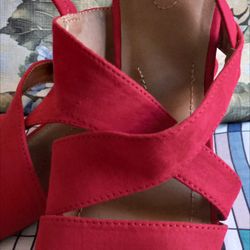 New Never Used Beautifu Woman's Shoes Size 10 Elegant And Stylish Red Color Of With Wide Heels For Comfey Relaxing Walk$10 Check Out All Pictures 