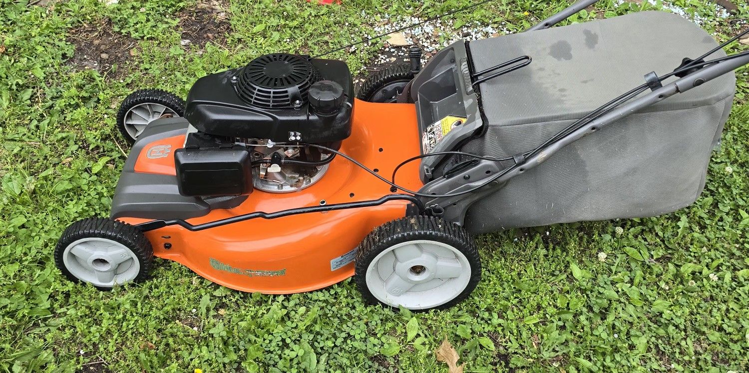 HUSQVARNA SELF PROPPELL RUNS GOOD HIGH WHEELER