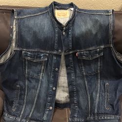 LOOK! Levi’s Vest