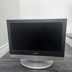 Samsung LCD HD TV Monitor Display Screen ~ Tested & Works ~ LN-R23W