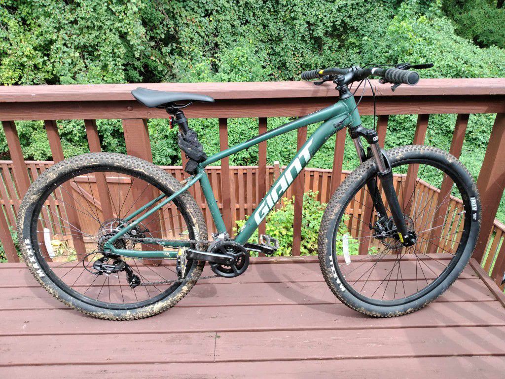 Giant Mountain Bike In Excellent Condition 