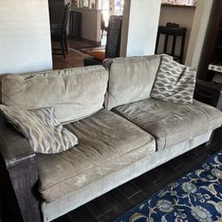 Couch With Wooden Arm resta