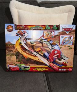 Disney cars McQueen  racetrack