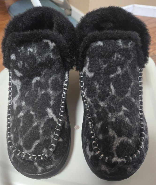 Hey Dudes Womans Ankle Boots,size 6,used But Great Condition $15,will Ship