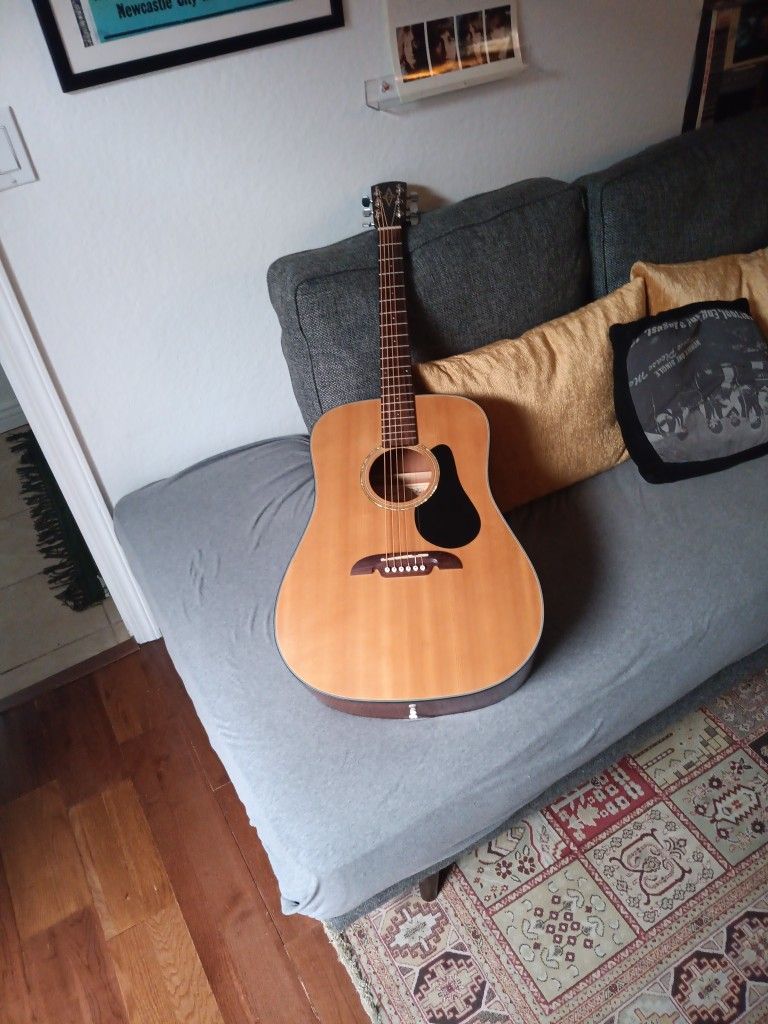 Acoustic Guitar 