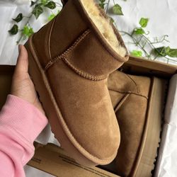 BRAND NEW UGG - Women’s Classic Mini II - Shoes Chestnut 