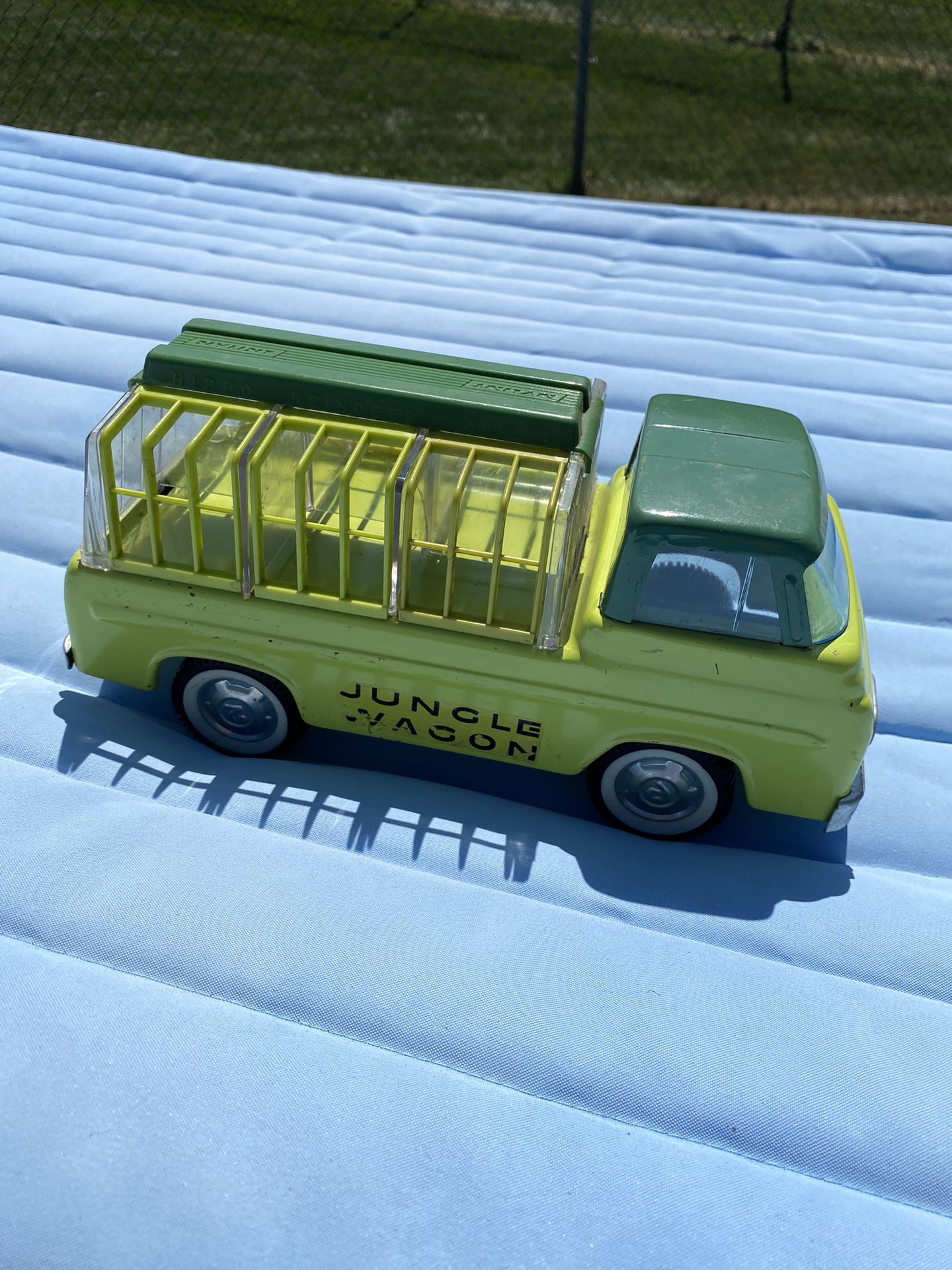 Vintage 1960s Nylint Ford Jungle Wagon Green Pressed Steel w/Cages & 2 Animals