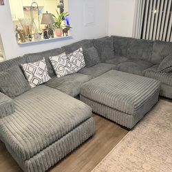 Sectional PLUSH couch brand new with pillows