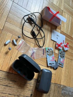 Resound GN 0297 hearing aid w 2 cases