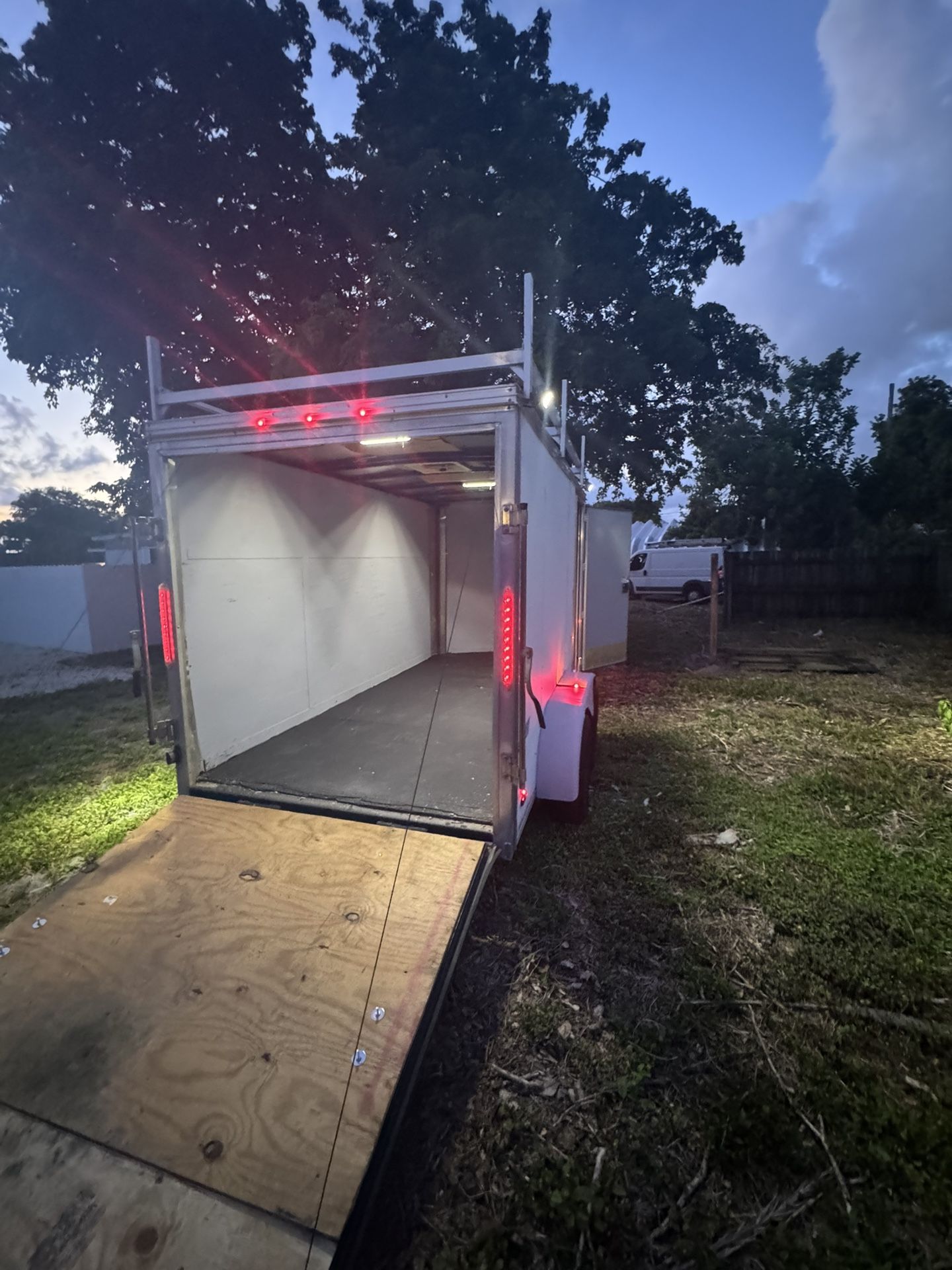 Workshop enclosed Cargo Trailer